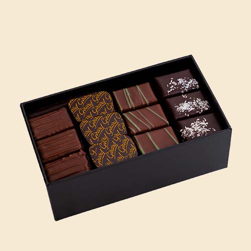 Maison Girard Pralinen - Diese Spezialitäten mit Mandeln aus der Provence, Vanille aus Tahiti oder Café aus Kolumbien in dunkler Schokolade sind schon seit 4 Generationen unbedingt probierenswert.